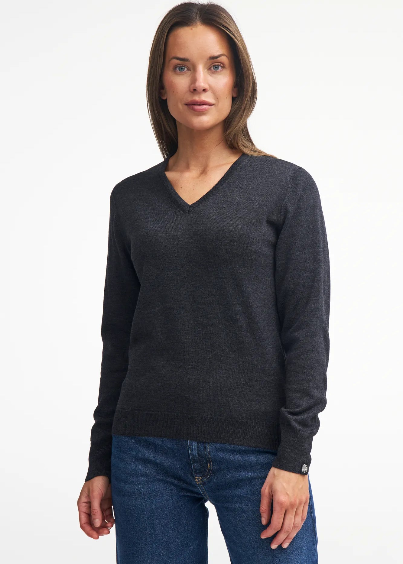 MERINO V - NECK FEMALE, 100% EXTRA FINE MERINOULL — BLACK - Ivanhoe of Sweden