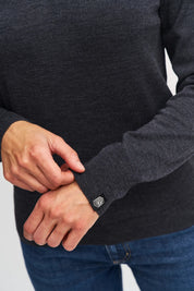 1100128055_Merino_V_Neck_6