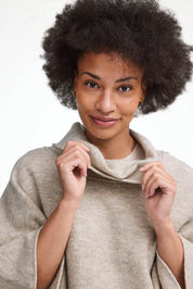 NLS HUMLA PONCHO, 100% OFÄRGAD ULL — BIRCH - Ivanhoe of Sweden