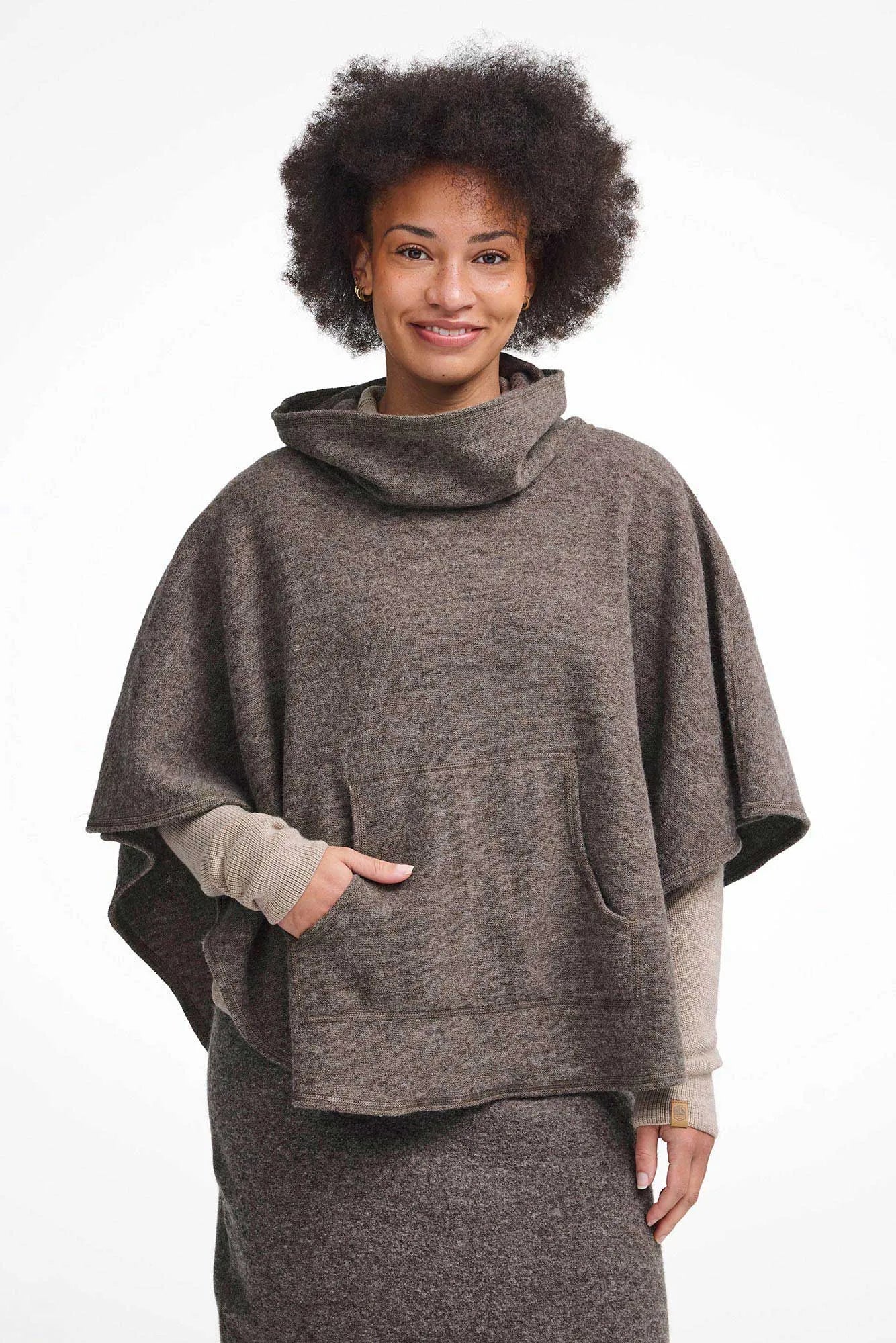 NLS HUMLA PONCHO, 100% OFÄRGAD ULL — NUTMEG - Ivanhoe of Sweden