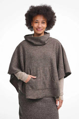 NLS HUMLA PONCHO, 100% OFÄRGAD ULL  — NUTMEG