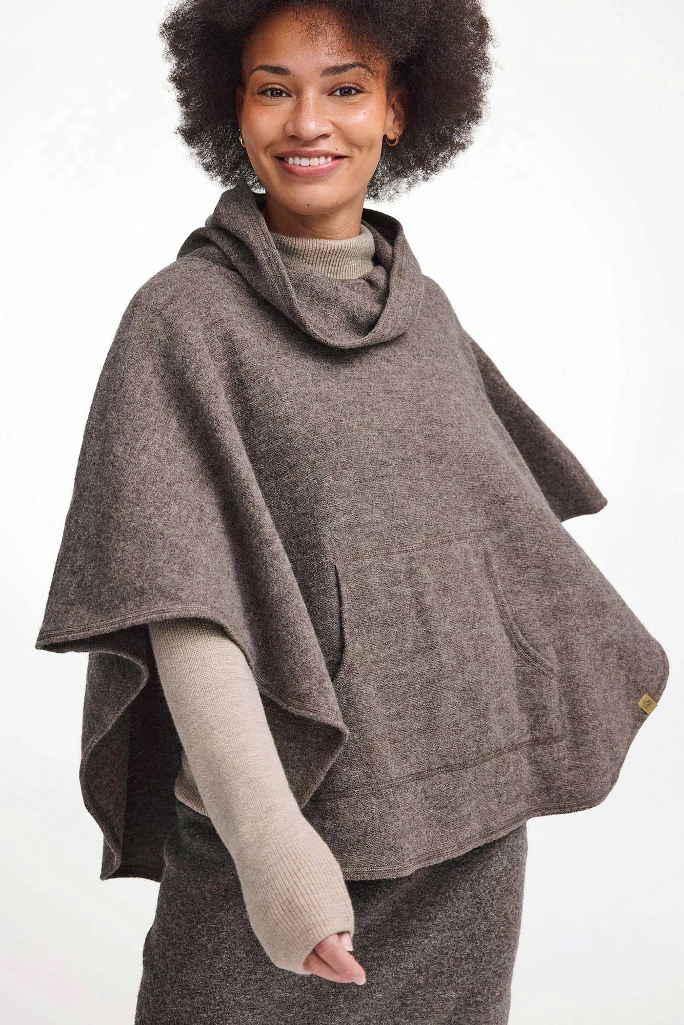 NLS HUMLA PONCHO, 100% OFÄRGAD ULL — NUTMEG - Ivanhoe of Sweden