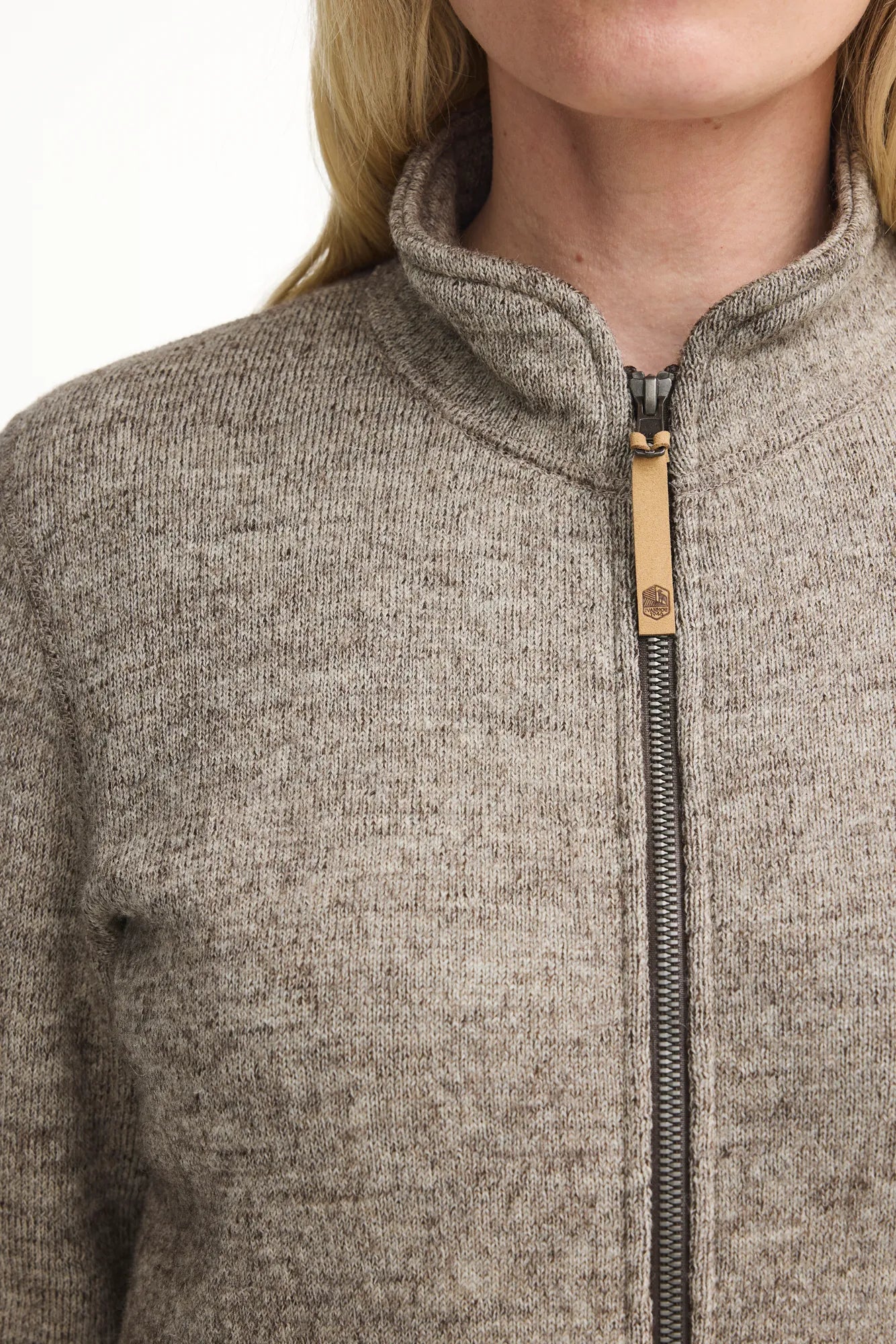 NLS TWIG FULL ZIP, 100% OFÄRGAD ULL — LATTE - Ivanhoe of Sweden