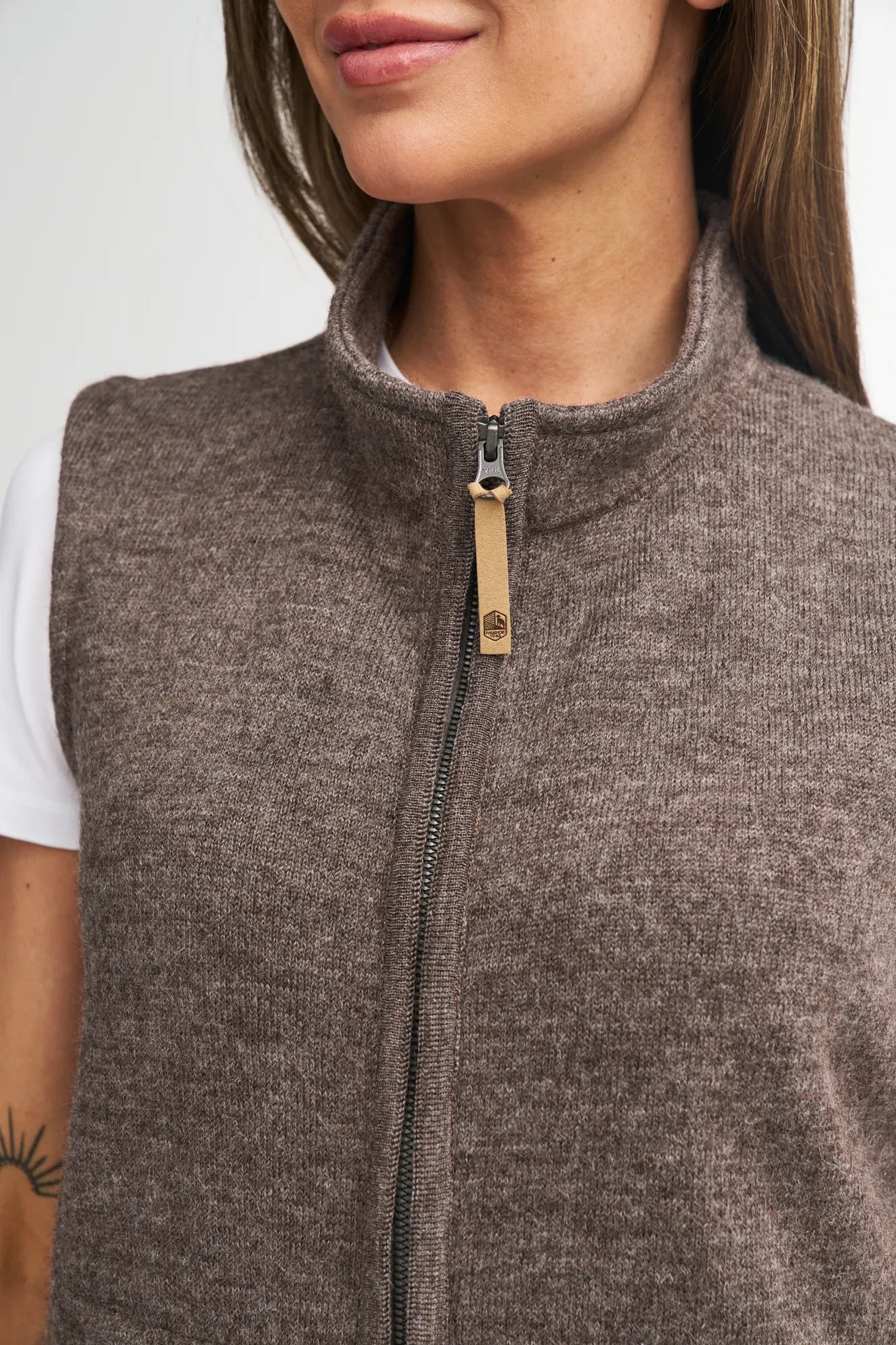 NLS COCO VEST, 100% OFÄRGAD ULL — CHOCOLATE - Ivanhoe of Sweden