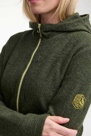 1100609075_Tara_Hood_6