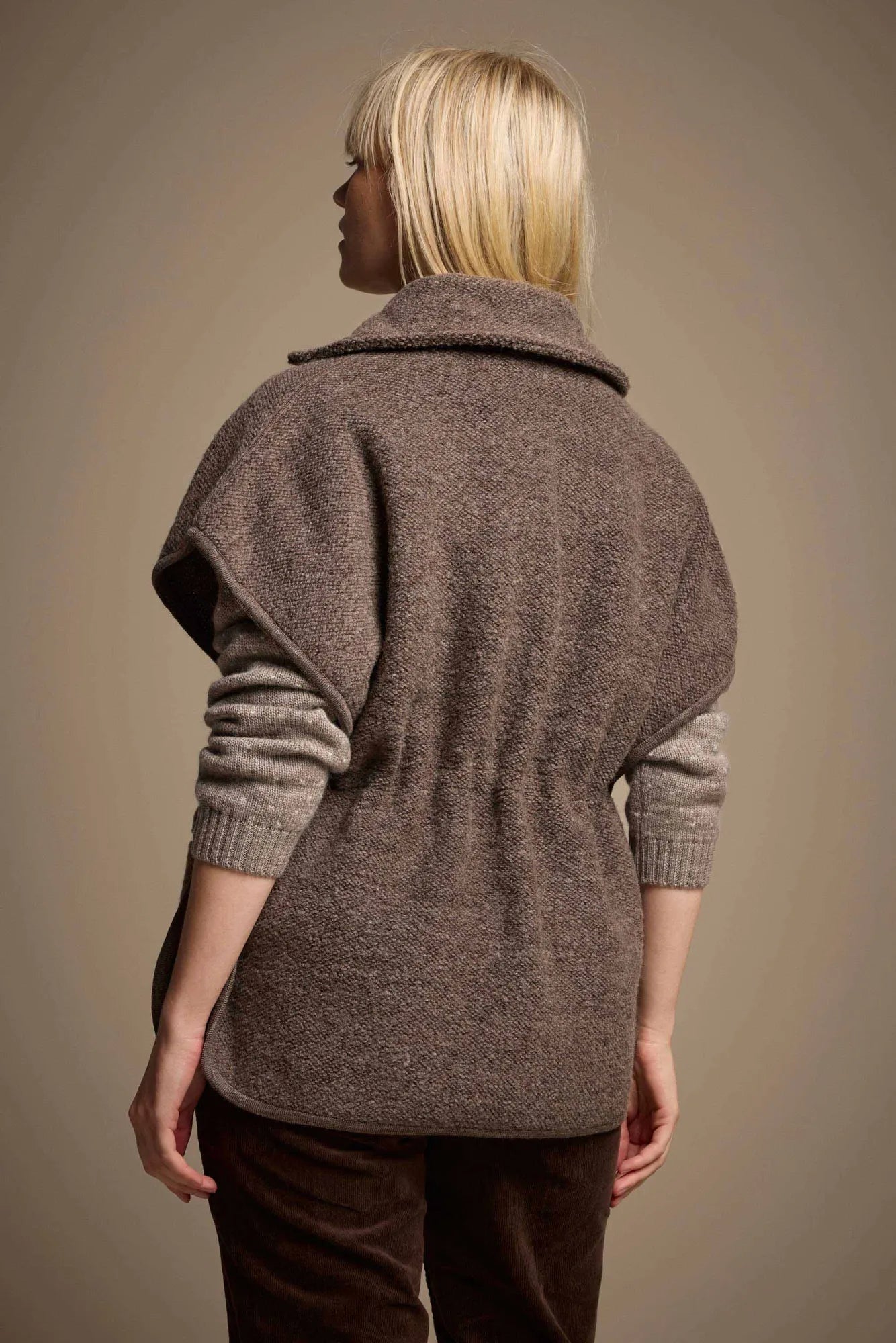 1946 VEST — NUTMEG - Ivanhoe of Sweden