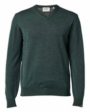MERINO V - NECK MALE, 100% EXTRA FINE MERINOULL — RIFLE GREEN - Ivanhoe of Sweden