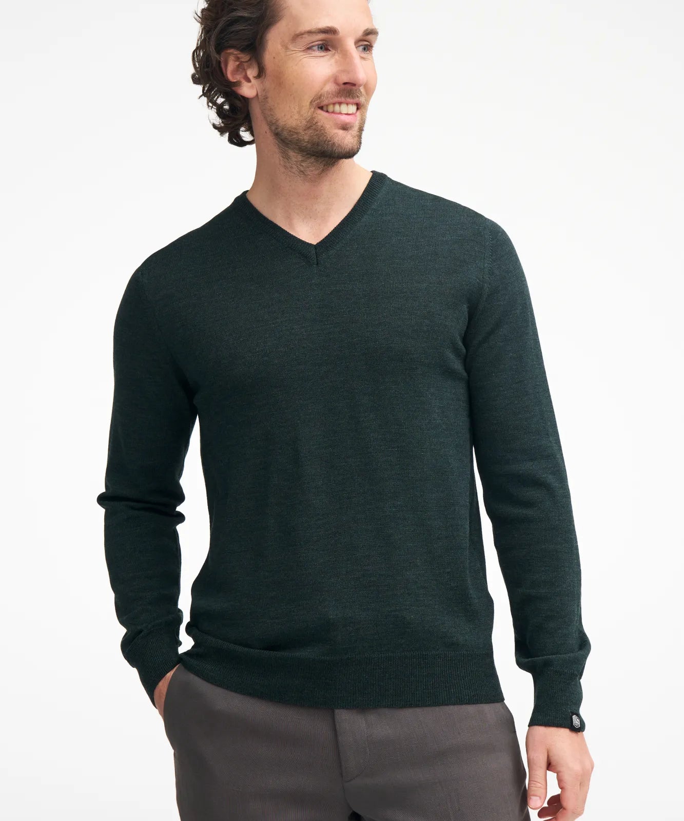 MERINO V - NECK MALE, 100% EXTRA FINE MERINOULL — BLACK - Ivanhoe of Sweden