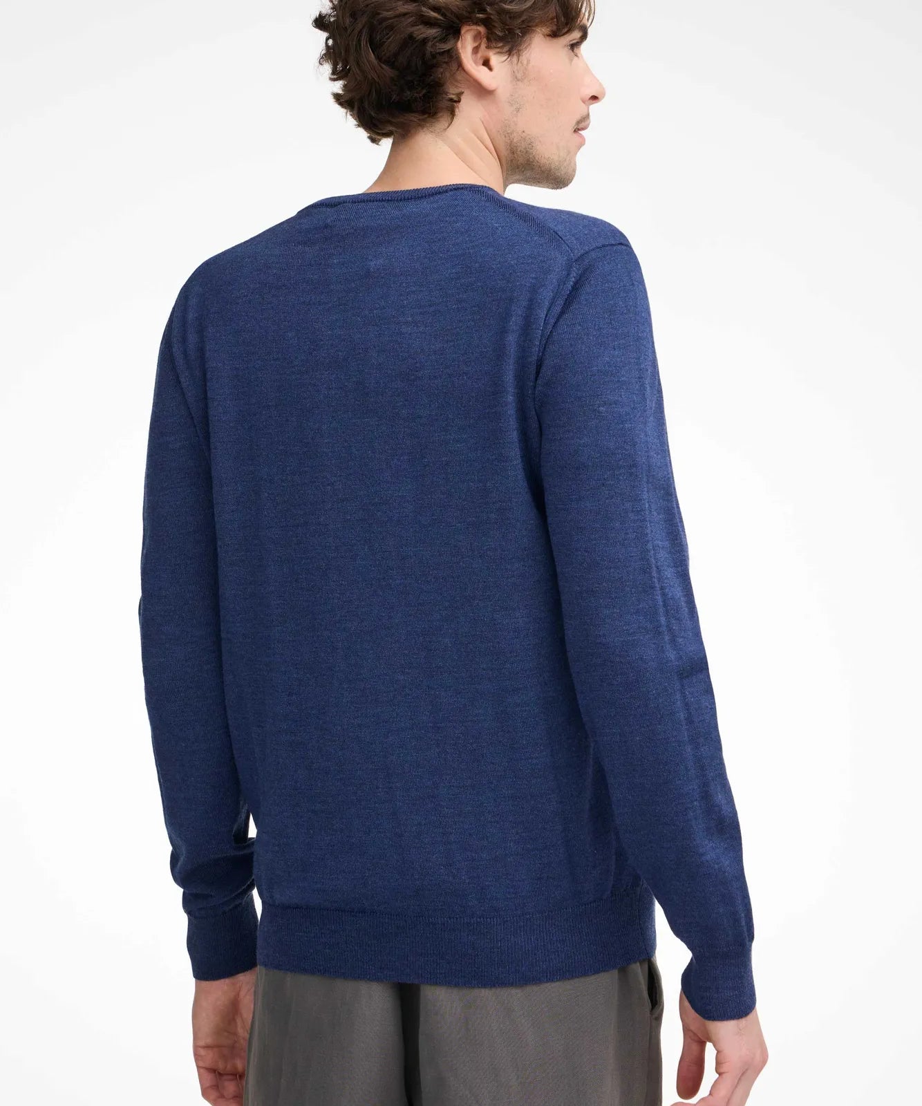 MERINO V - NECK MALE, 100% EXTRA FINE MERINOULL — STEELBLUE - Ivanhoe of Sweden