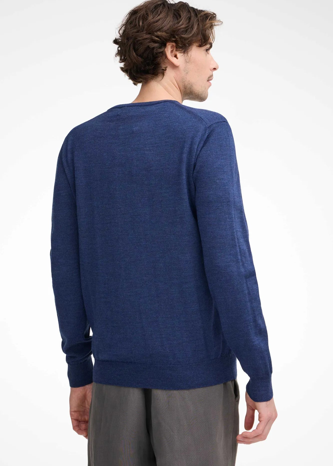 MERINO V - NECK MALE, 100% EXTRA FINE MERINOULL — STEELBLUE - Ivanhoe of Sweden