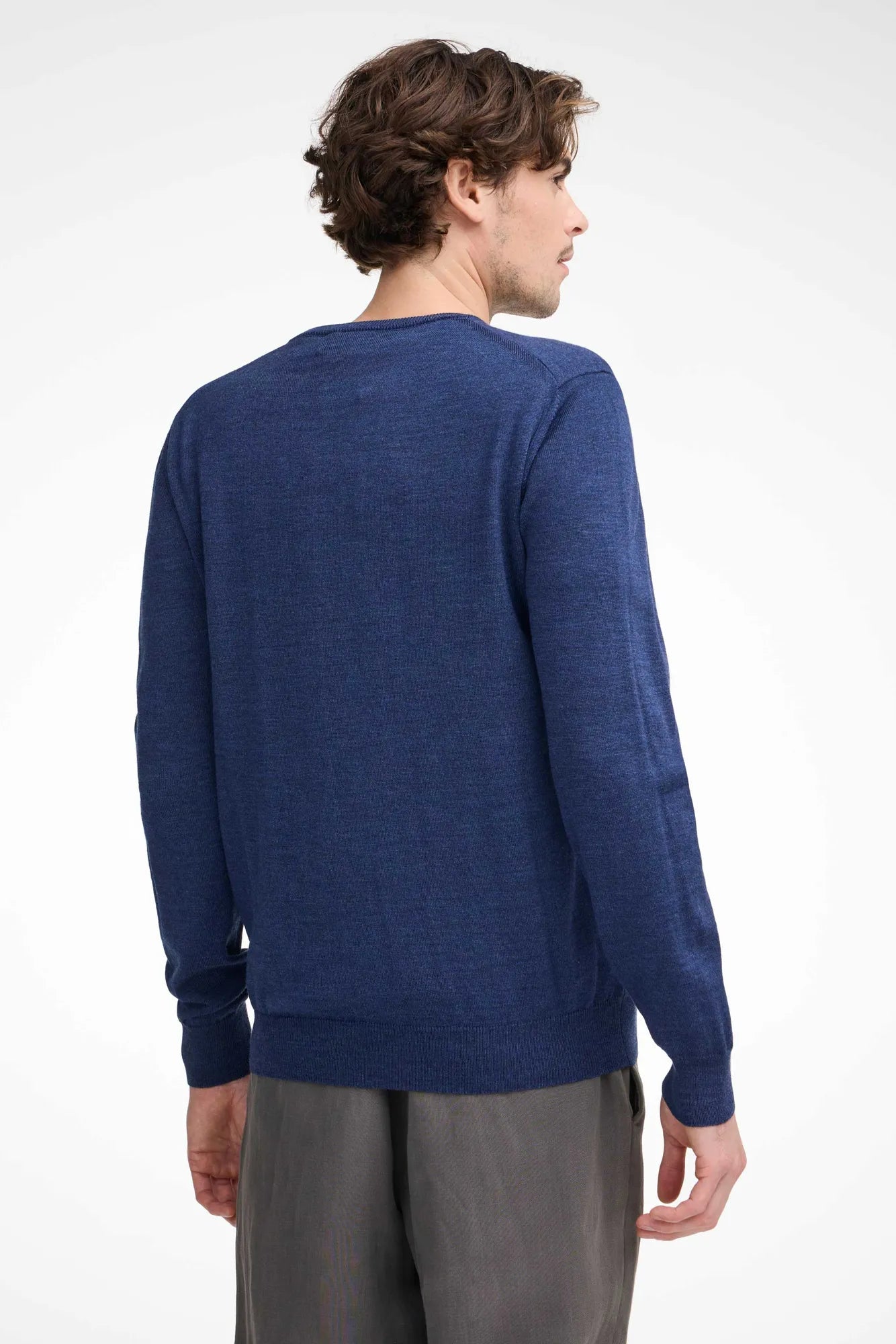 MERINO V - NECK MALE, 100% EXTRA FINE MERINOULL — STEELBLUE - Ivanhoe of Sweden