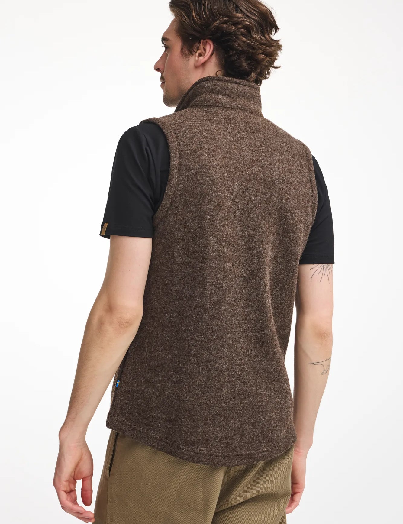 NLS BARLEY VEST, 100% OFÄRGAD ULL — CHOCOLATE - Ivanhoe of Sweden