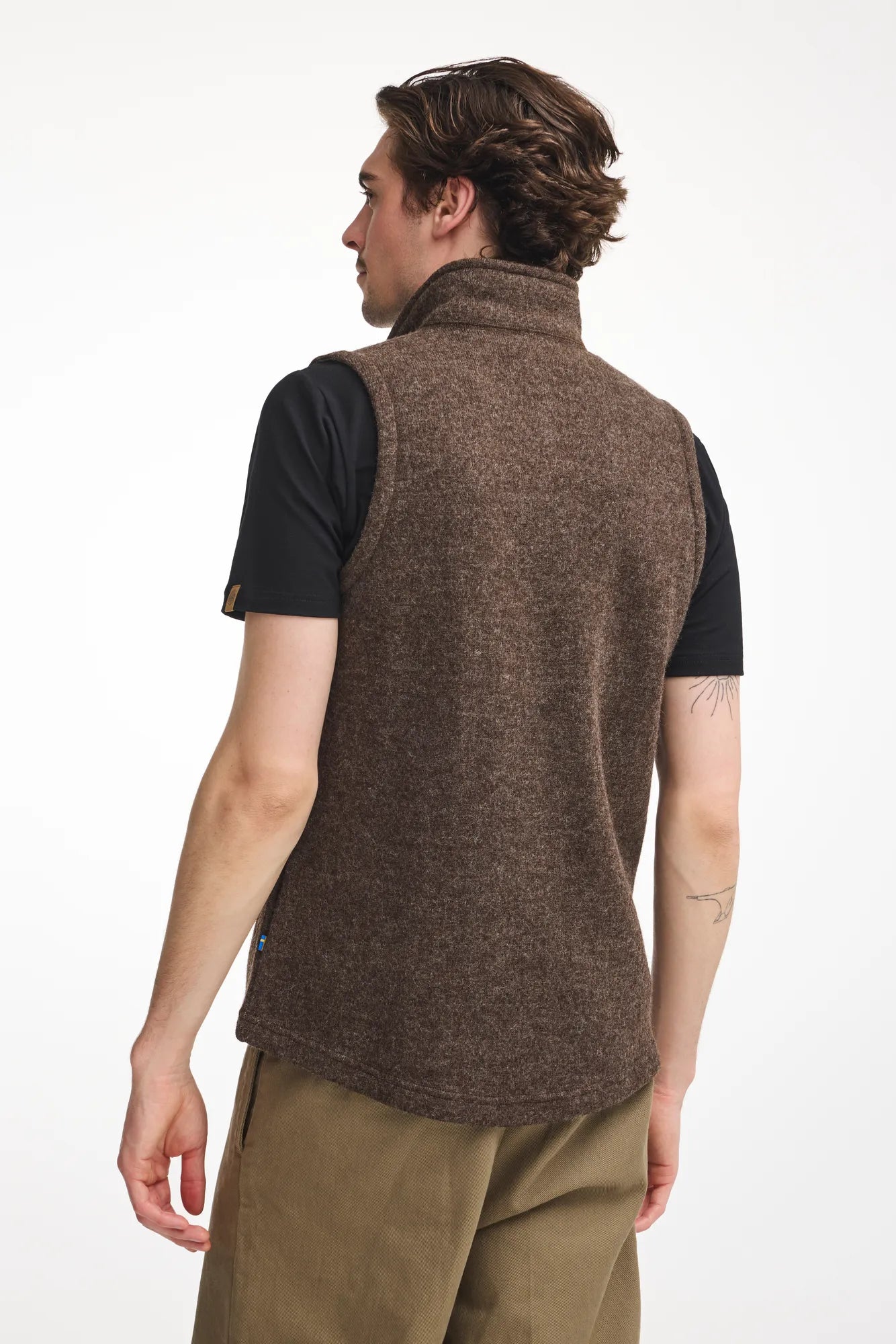 NLS BARLEY VEST, 100% OFÄRGAD ULL — CHOCOLATE - Ivanhoe of Sweden