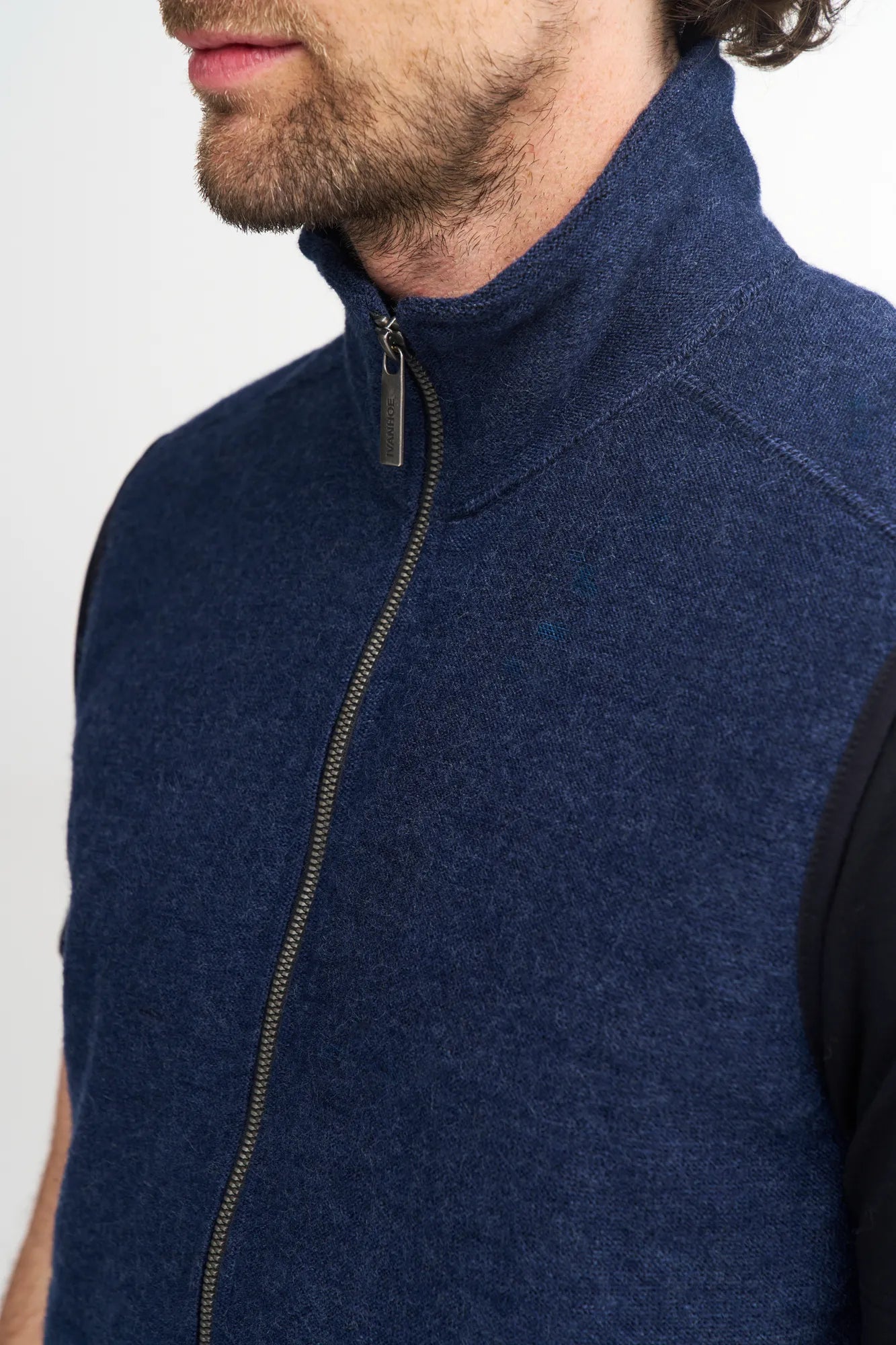 KURRE VEST, 60% FILTAD ULL, 40% LYOCELL — BLACK - Ivanhoe of Sweden