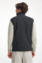KURRE VEST, 60% FILTAD ULL, 40% LYOCELL — GRAPHITE MARL - Ivanhoe of Sweden