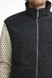 KURRE VEST, 60% FILTAD ULL, 40% LYOCELL — GRAPHITE MARL - Ivanhoe of Sweden