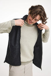 KURRE VEST, 60% FILTAD ULL, 40% LYOCELL — GRAPHITE MARL - Ivanhoe of Sweden