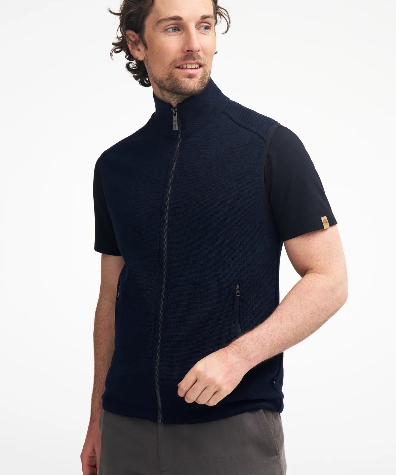 RALF VEST, 100% FINE MERINOULL — BLACK - Ivanhoe of Sweden