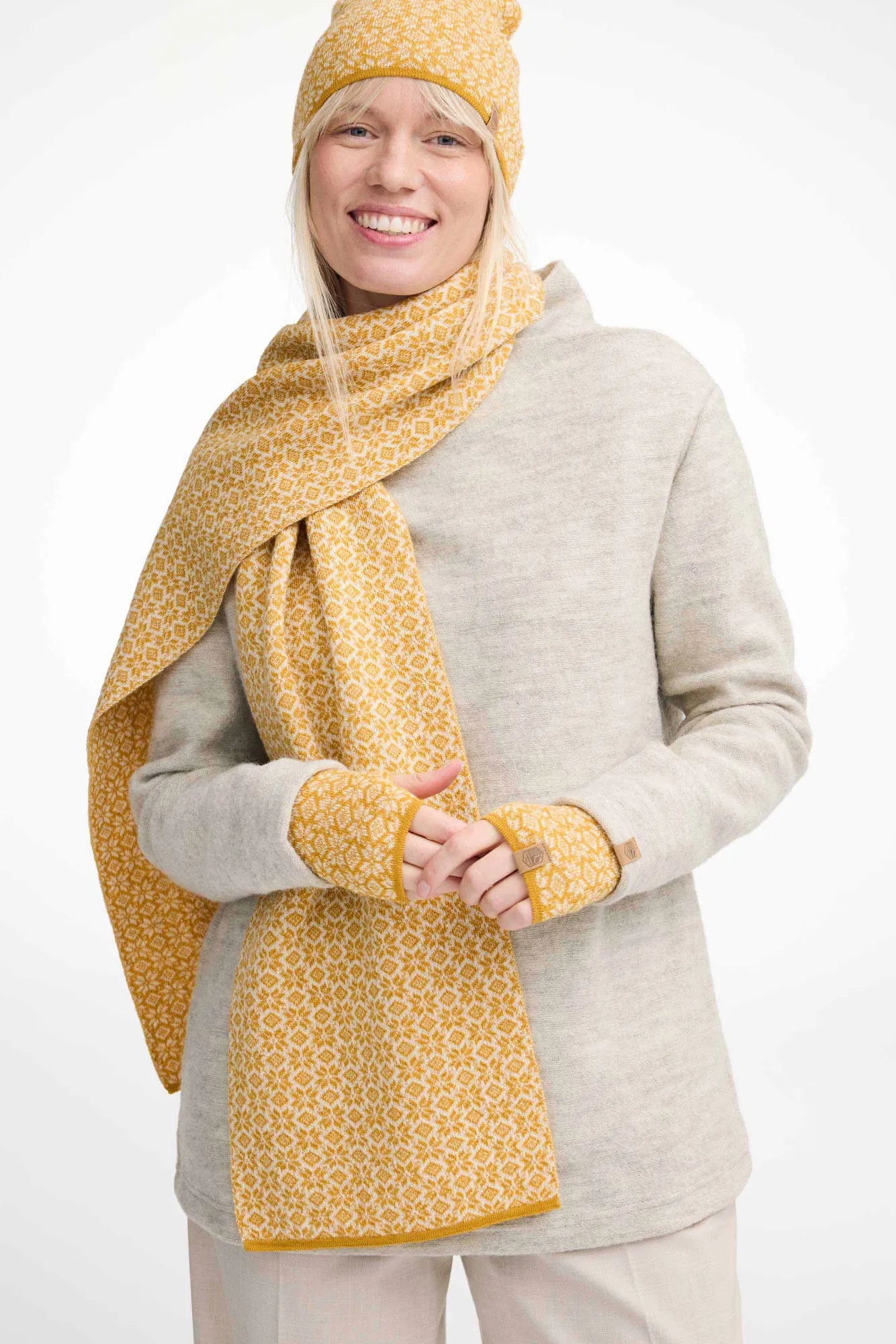 4100228182_Fiona_scarf_4