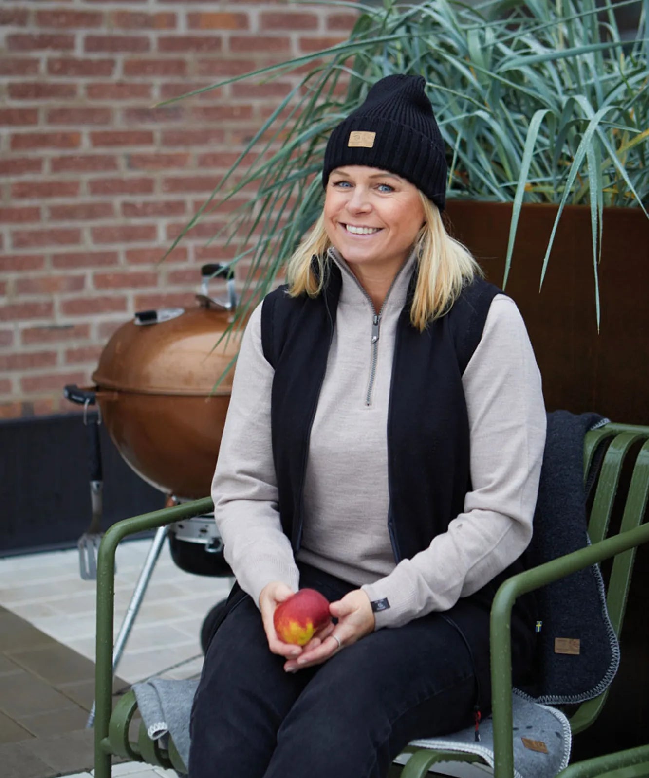 WILMA WINDBREAKER, 100% EXTRA FINE MERINOULL — BLACK - Ivanhoe of Sweden